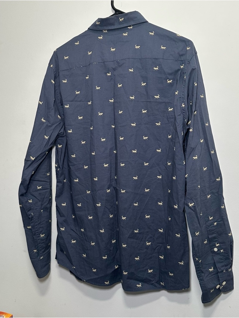Banana Republic Untucked Novelty Wolf Print Button Up Shirt Blue Organic Cotton - Picture 14 of 16